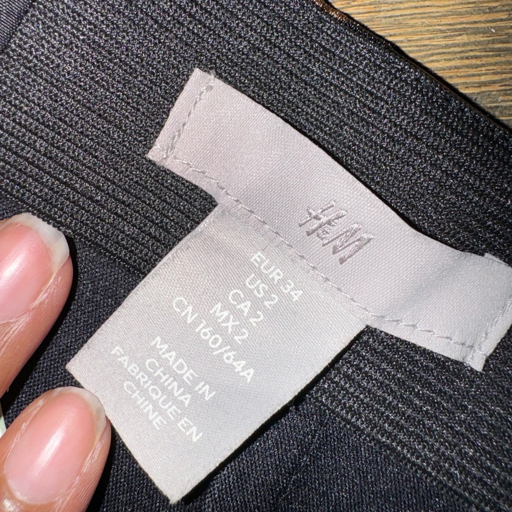 H&M cheetah mini skirt - Picture 3 of 3